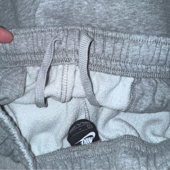 Nike Sportswear Club Fleece Cargo Shorts - Picture 6 of 6
